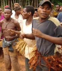 Baka_dancers_June_2006.jpg