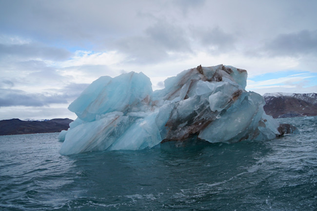 NA6915_yuls_iceberg1.jpg