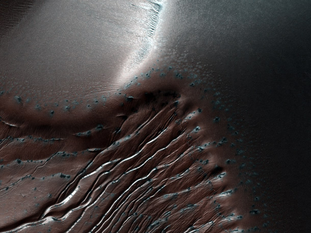 hirise_russell_gullies.jpg