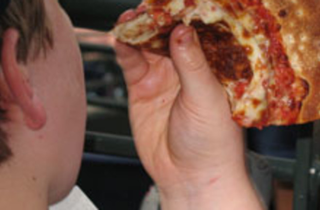 kid eating pizza