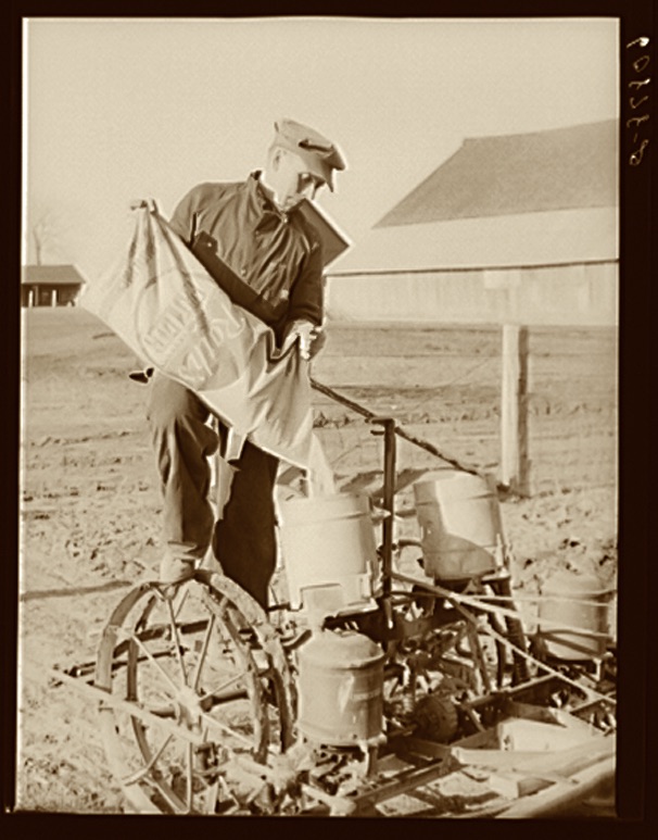 DSC-NC1119 04 fertilizer iowa 1940