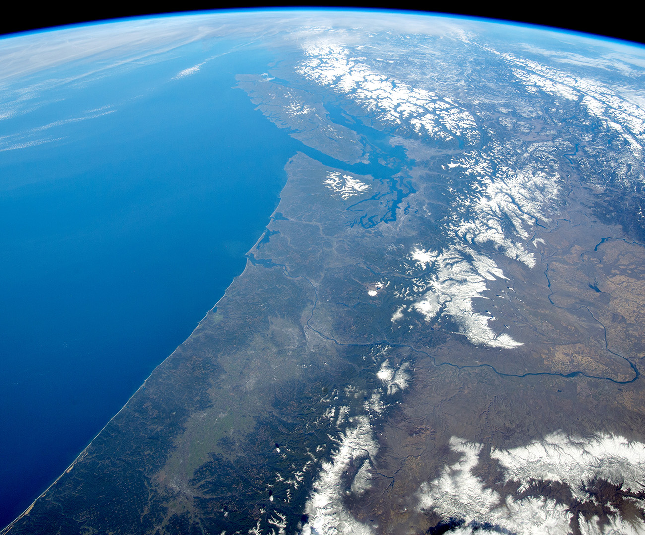 Une visite des volcans Cascade depuis l’espace : Colombie-Britannique