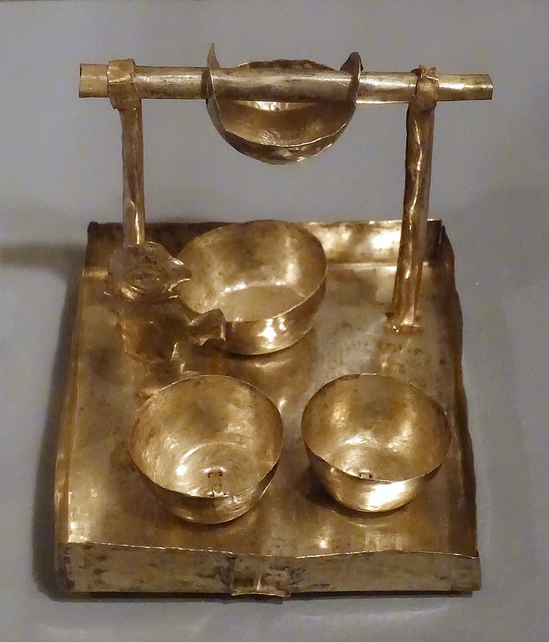 770px-Model_tray_for_making_chicha_corn_beer_Peru_Chancay-Chimu_north_central_coast_c._1400_AD_silvered_copper_-_Krannert_Art_Museum_UIUC_-_DSC06441.jpg