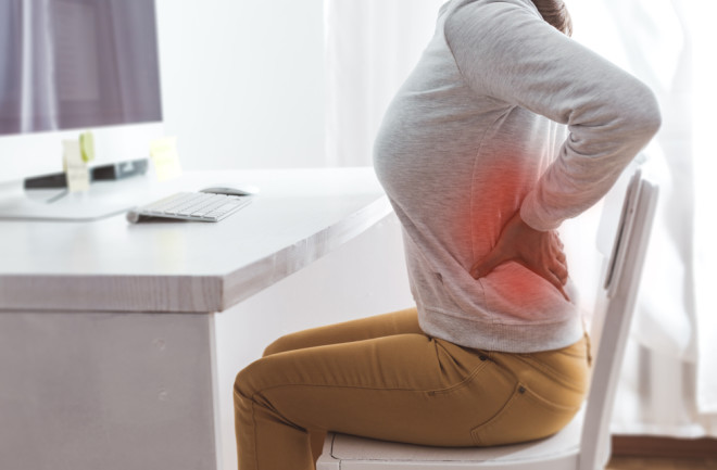 woman-with-back-pain-sitting-at-desk