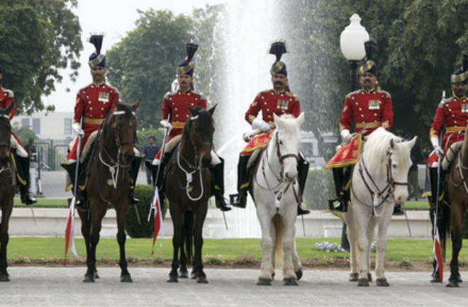 Pakistan_cavalry_honor_guard.jpeg