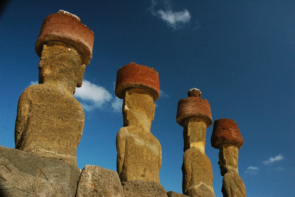 Moai-at-Ahu-Nau-Nau-Anakena-the-site-from-which-the-samples-derive.-CREDIT-Terry-Hunt-1024x682.jpeg