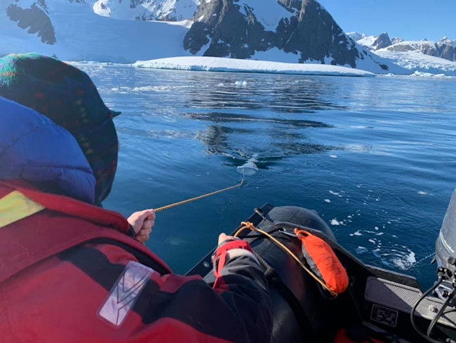 FjordPhyto citizen scientist collecting phytoplankton - Verena Meraldi & Allison Cusick