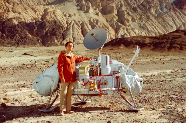 Carl Sagan with Viking lander model in Death Valley California