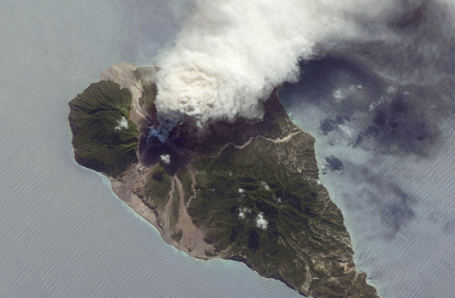 Volcanic plume from Soufriere Hills on Montserrat, seen from the ISS on October 11, 2009. (Credit: NASA)