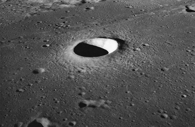 Moltke crater, moon, Apollo 10 - Wikimedia Commons
