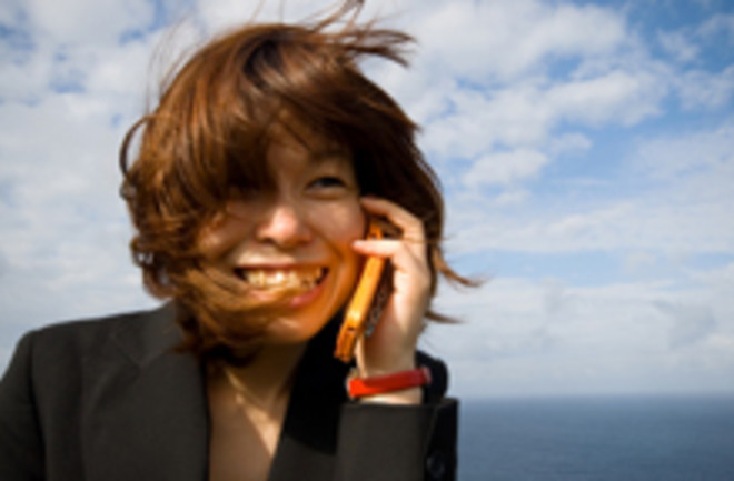 Japanese-woman-cell-phone.jpg