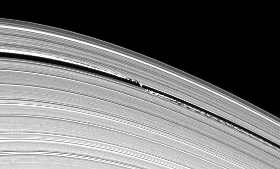 cassini_ringwaves2.jpg