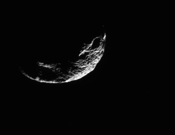 cassini_hyperion_crescent.jpg