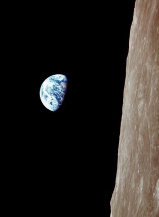 earthrise.jpg