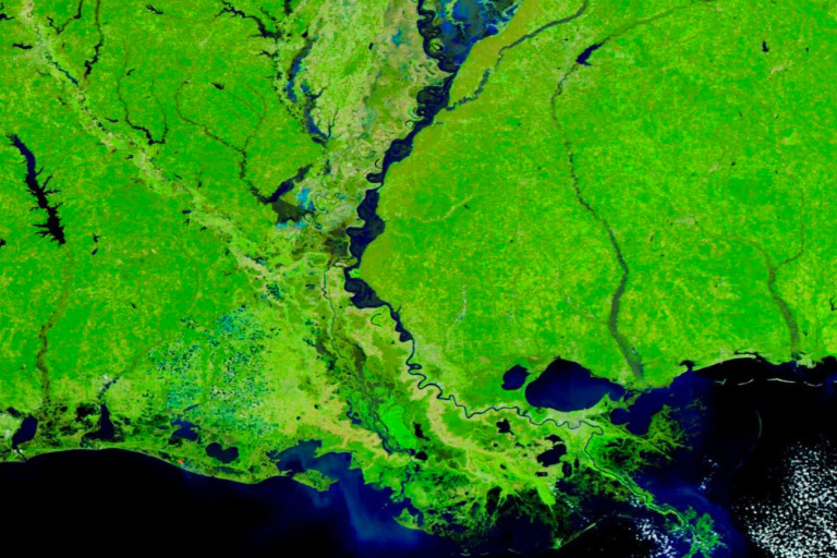 Images From Space Reveal the Dramatic Extent of Flooding in the Mississippi Valley