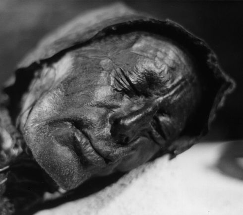 1024px-Tollundmannen Bog Bodies Peat Mummies - Wikimedia Commons Public Domain