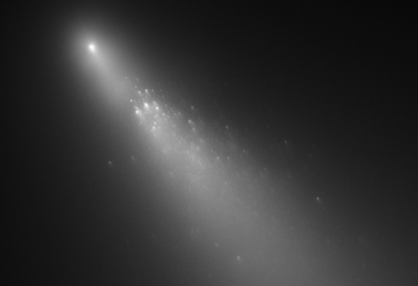 hst_comet_breakup.jpg