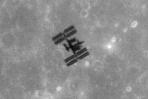 legault_iss_moon_zoom.jpg