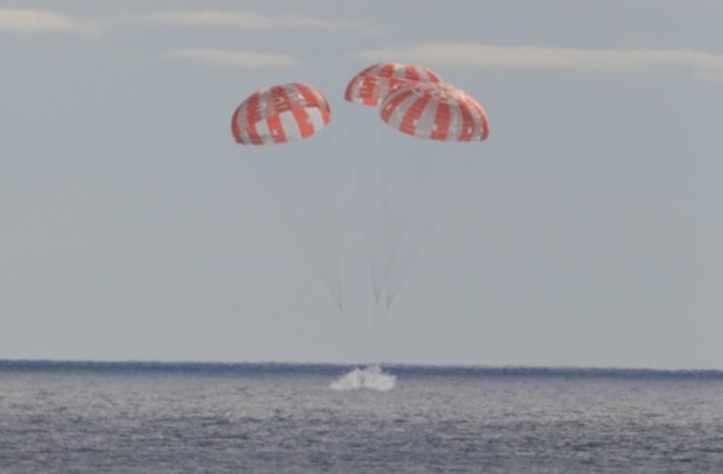 Artemis1splashdownparachute
