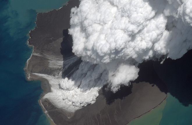 The Surtseyan steam-and-ash plume from Anak Krakatau in Indonesia, seen on January 4, 2019 after the collapse. Planet, used by permission.