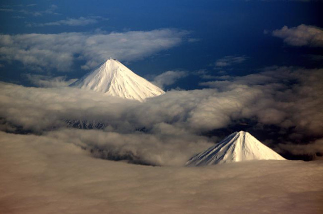 Cleveland-volcano-airplane.jpg
