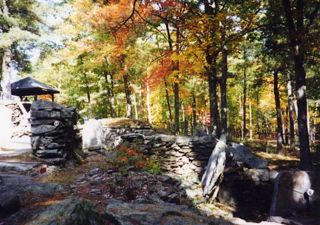 America Stonehenge - Wikimedia Commons