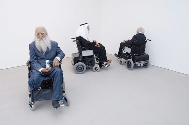 800px-Old_persons_home_by_Sun_Yuan_and_Peng_Yu.jpg