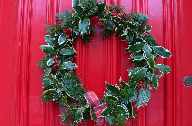 holly_wreath_Heather_Cowper-1024x768.jpg