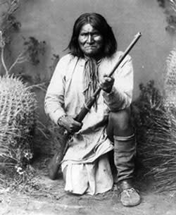 Geronimo's descendants accuse Yale society of skulduggery