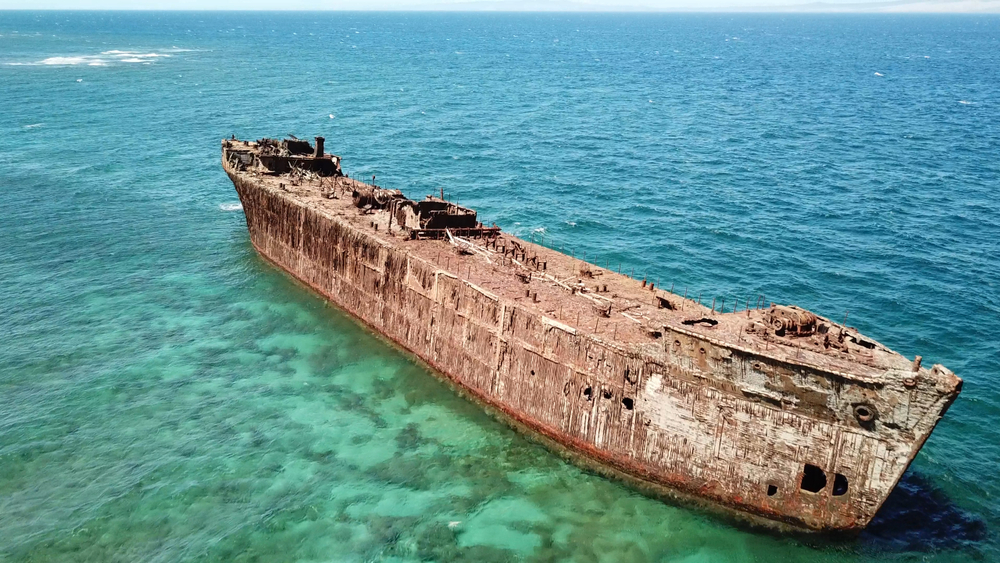 A Hidden Graveyard of 18th Century Ships Makes Hawaii's Shipwreck Beach