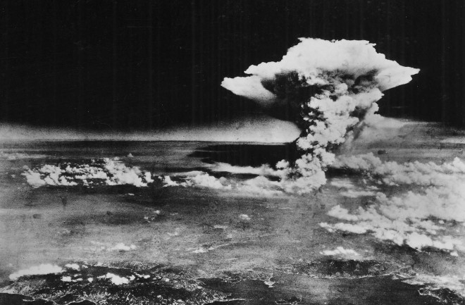 Atomic_cloud_over_Hiroshima_from_Matsuyama.jpg