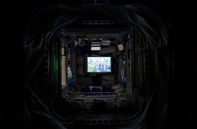 SuperBowl-ISS-Scott Kelly-tv-space-1024x683