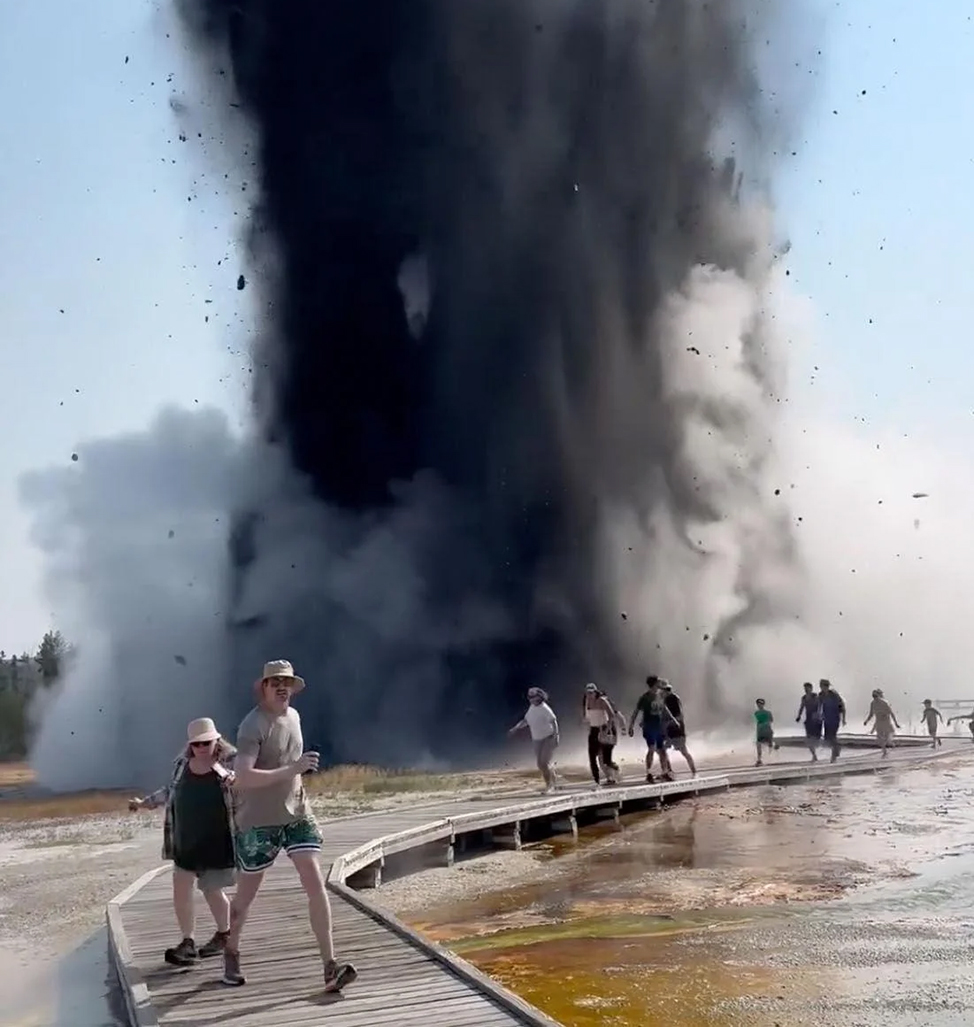 Large Steam Explosion Rocks Biscuit Basin at Yellowstone (but Don't Panic!)