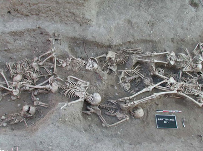 plague victims grave - CCBY