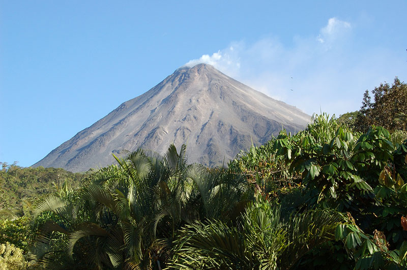 Arenal_Volcano_-_Costa_Rica_-_by_Ardyiii.jpg