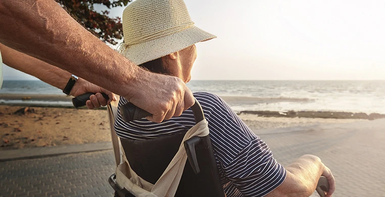 acompanar-a-un-adulto-a-envejecer-interna-2