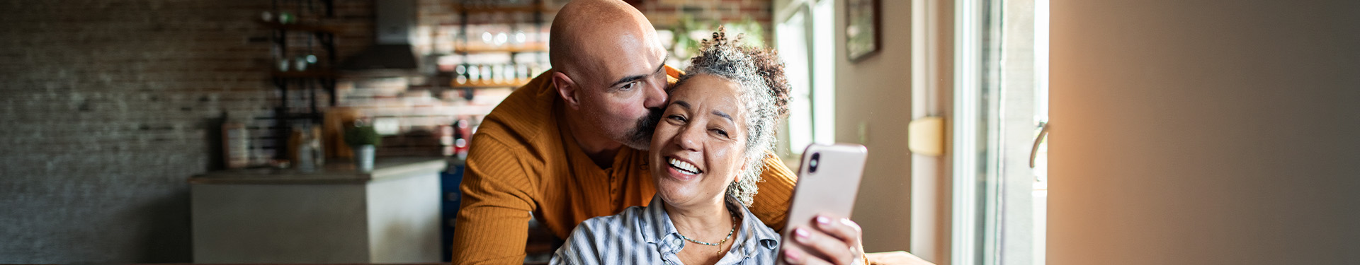 Vida sexual activa con incontinencia: consejos para disfrutarla - TENA