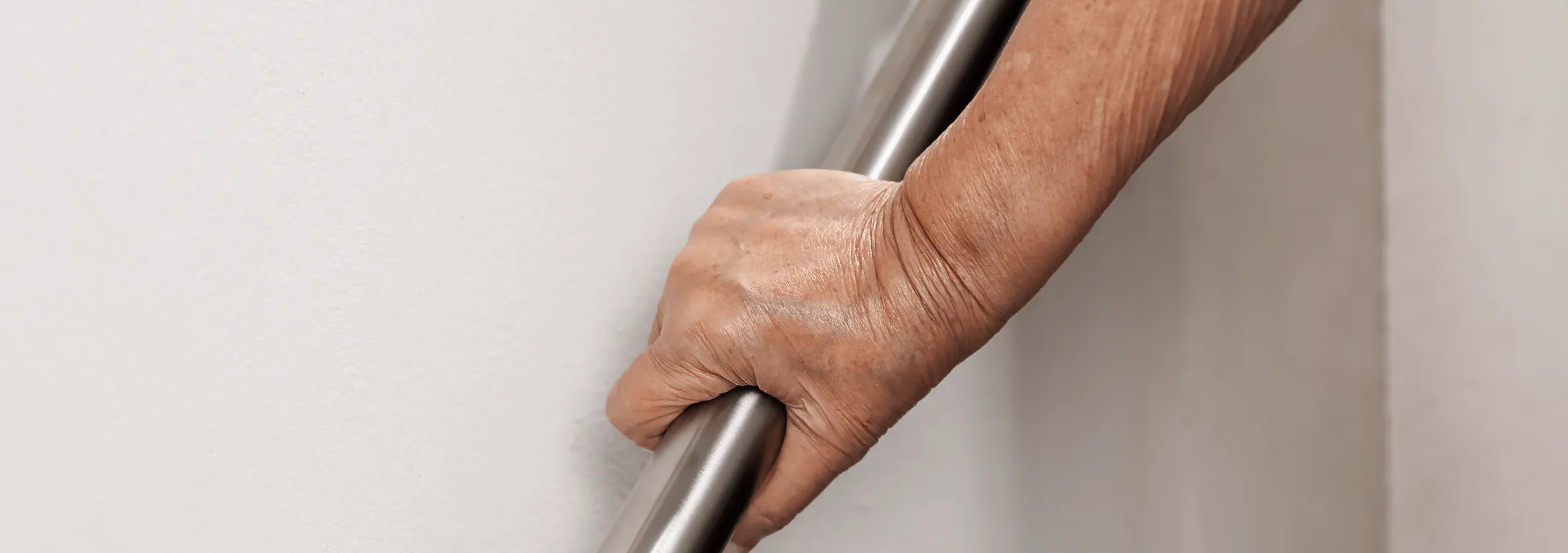 Prevenir caídas en el adulto mayor