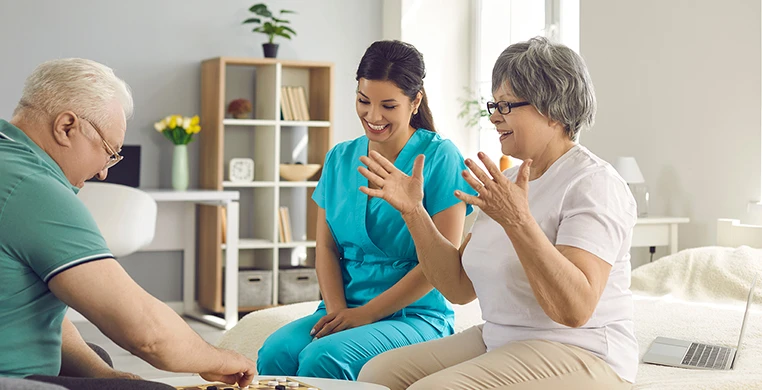 acompanar-a-un-adulto-a-envejecer-interna-1