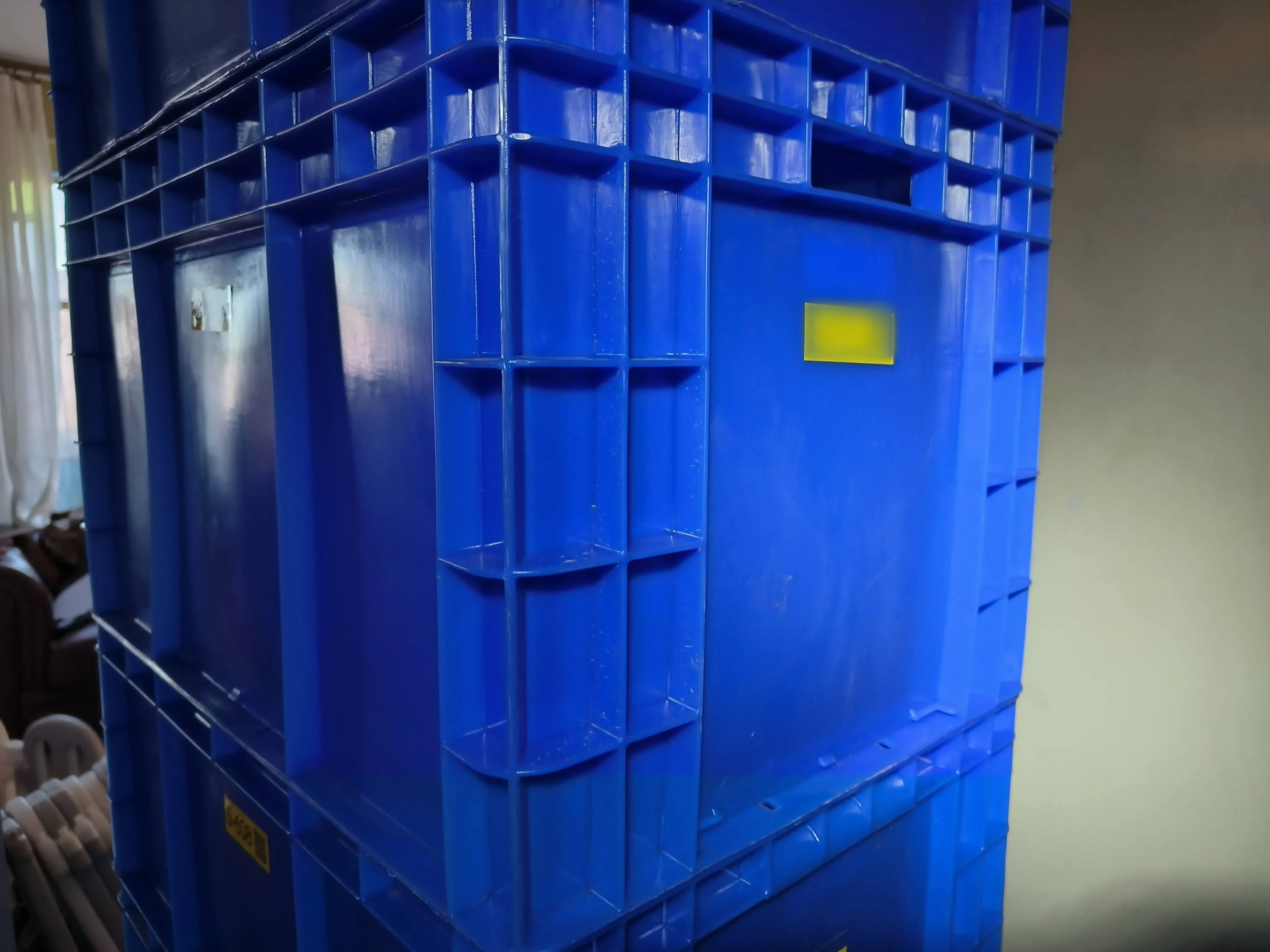 A labelled column of interlocking Euroboxes