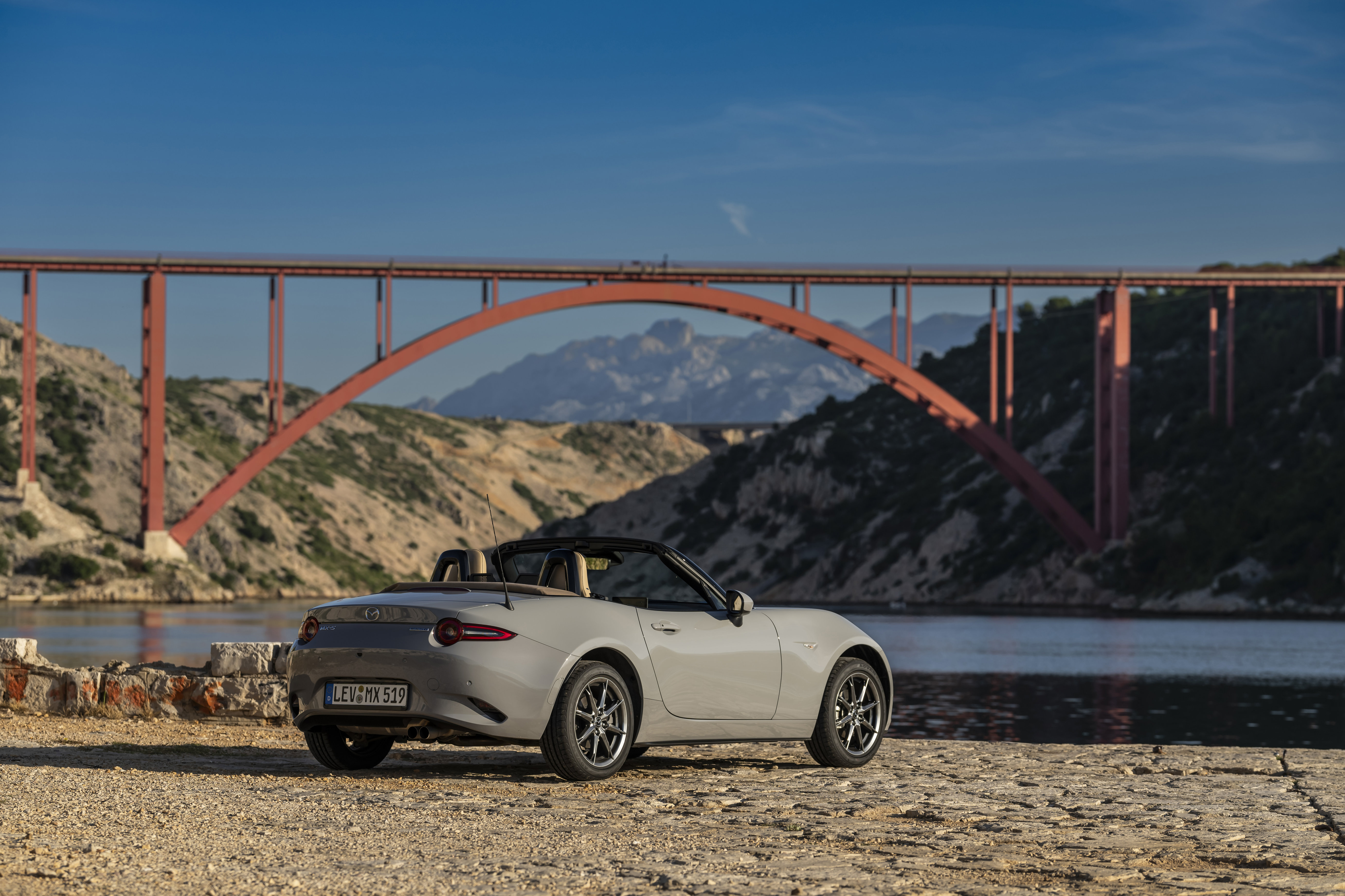 Source: https://www.mazda-press.com/de/cars/mazda-mx-5/ — press image, editorial use. Run: 2026-08-24