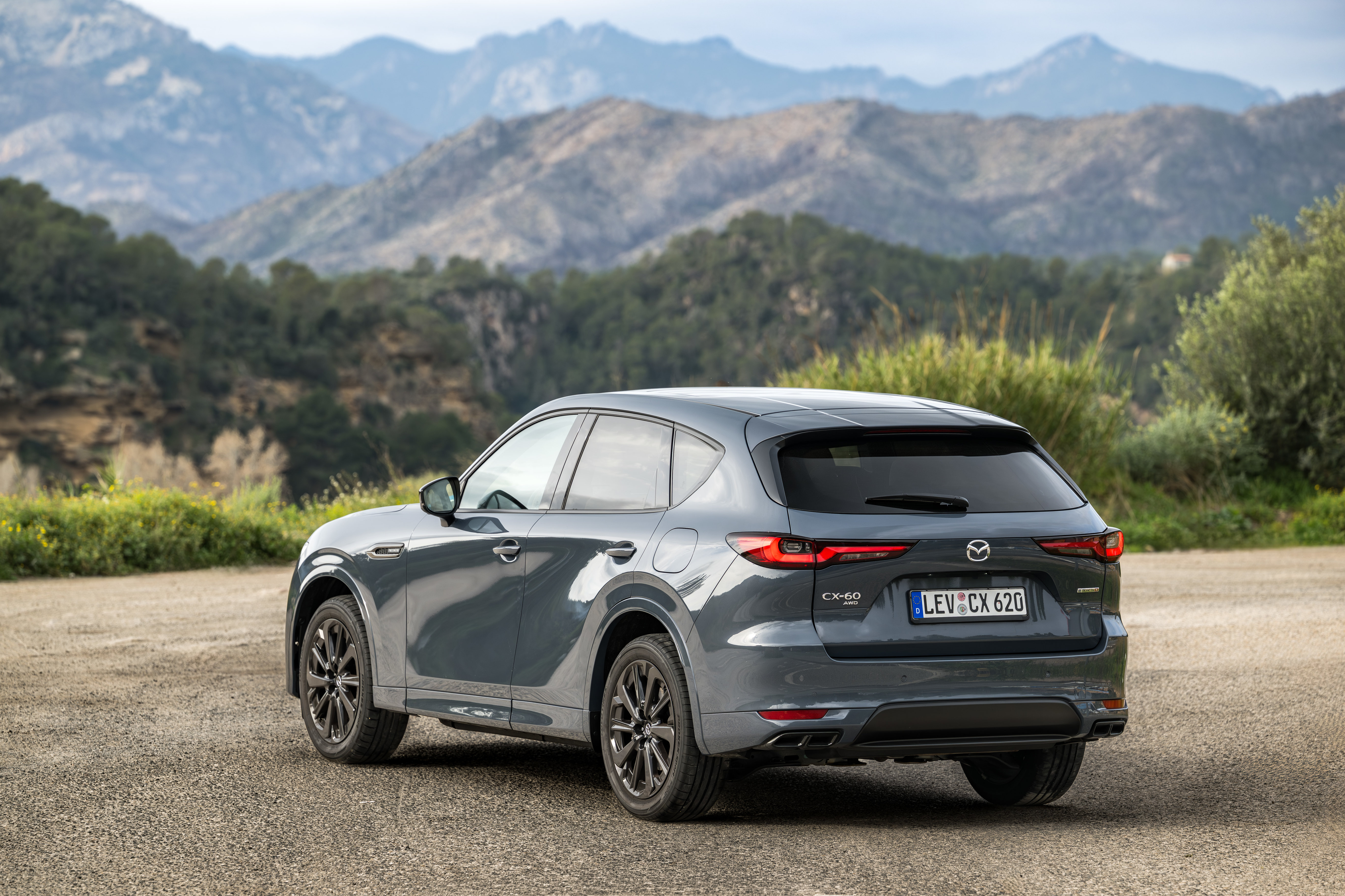 Source: https://www.mazda-press.com/de/cars/mazda-cx-60/ — press image, editorial use. Run: 2026-08-24