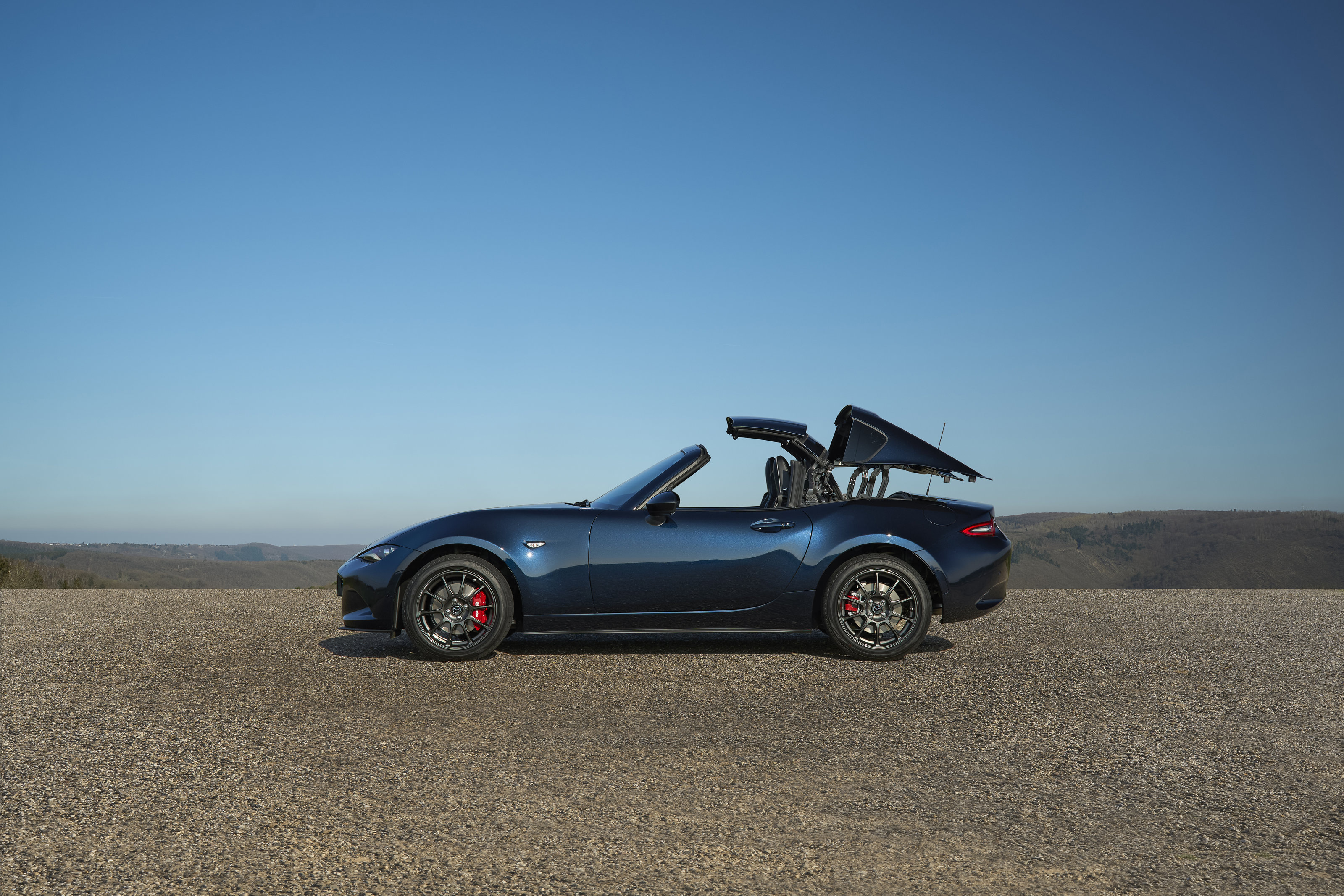 Source: https://de.mazda-press.com/cars/mazda-mx-5/ — press image, editorial use. Run: 2026-09-18