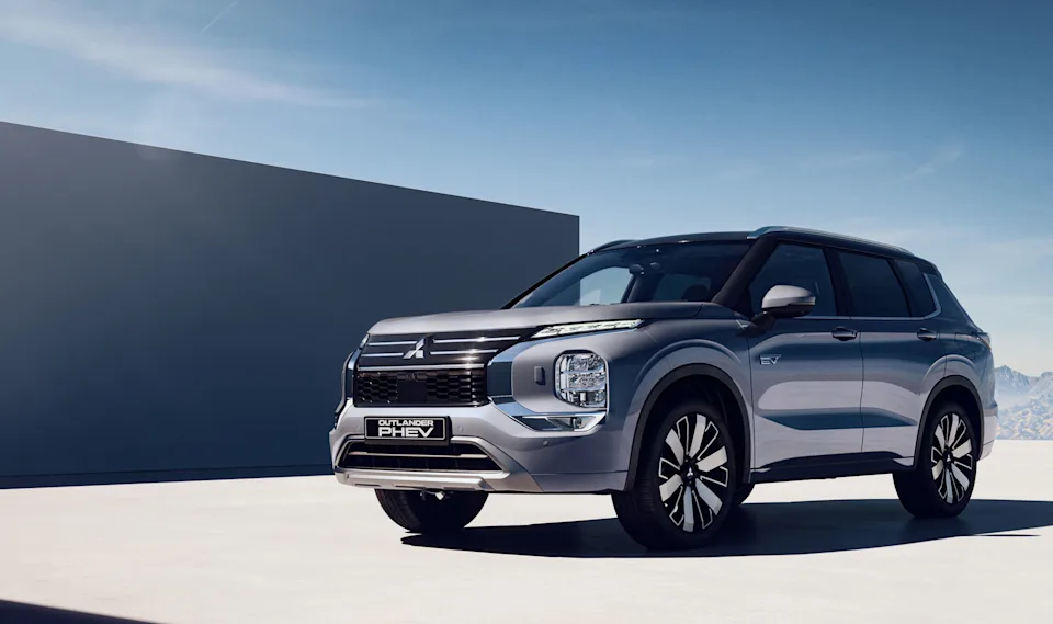 Source: https://www.mitsubishi-motors.se/wp-content/uploads/2025/02/⑤25MY_OutlanderPHEV_Instyle_Hero_front_1280_v2.jpg (Wismo, Swedish importer) — OEM image, editorial use. Run: 2026-10-06