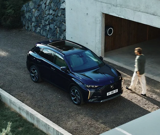 Source: https://www.dsautomobiles.se/content/dam/ds/master/ds-range/ds-7-2-0/1-5-8/1-5-8_46-DS_7_Plug-in_Hybrid_silhouette-XS44-37.jpg (dsautomobiles.se, Wismo Automotive AB, Swedish importer) — OEM image. Run: 2026-10-07