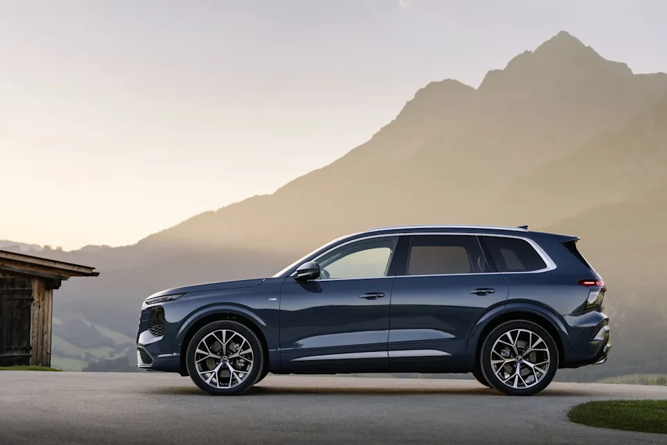 Audi Q7 (3rd gen, MY2027) side profile. Source: Audi MediaCenter A263567.