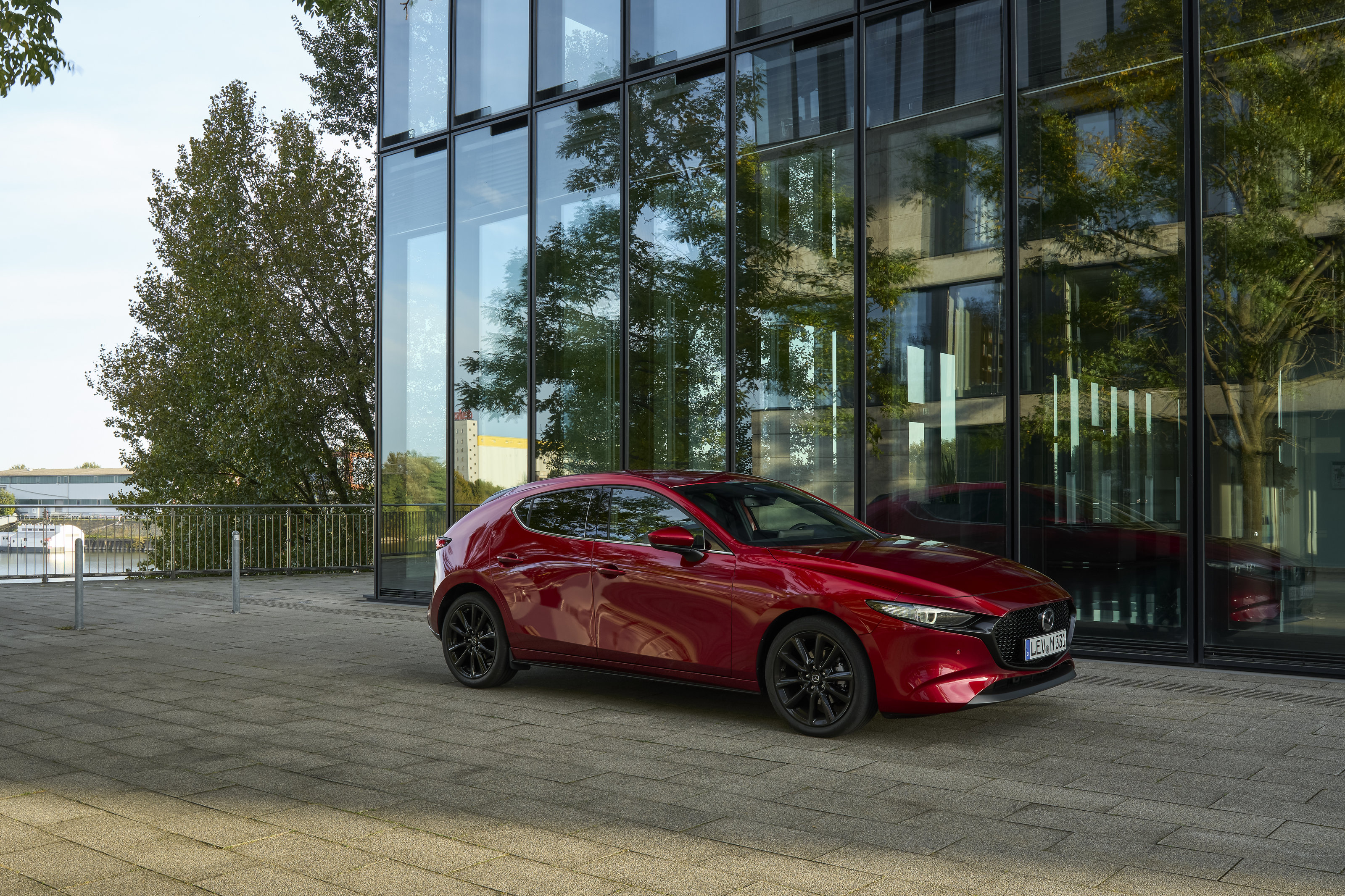 Source: https://www.mazda-press.com/de/cars/mazda3/ — press image, editorial use. Run: 2026-08-24
