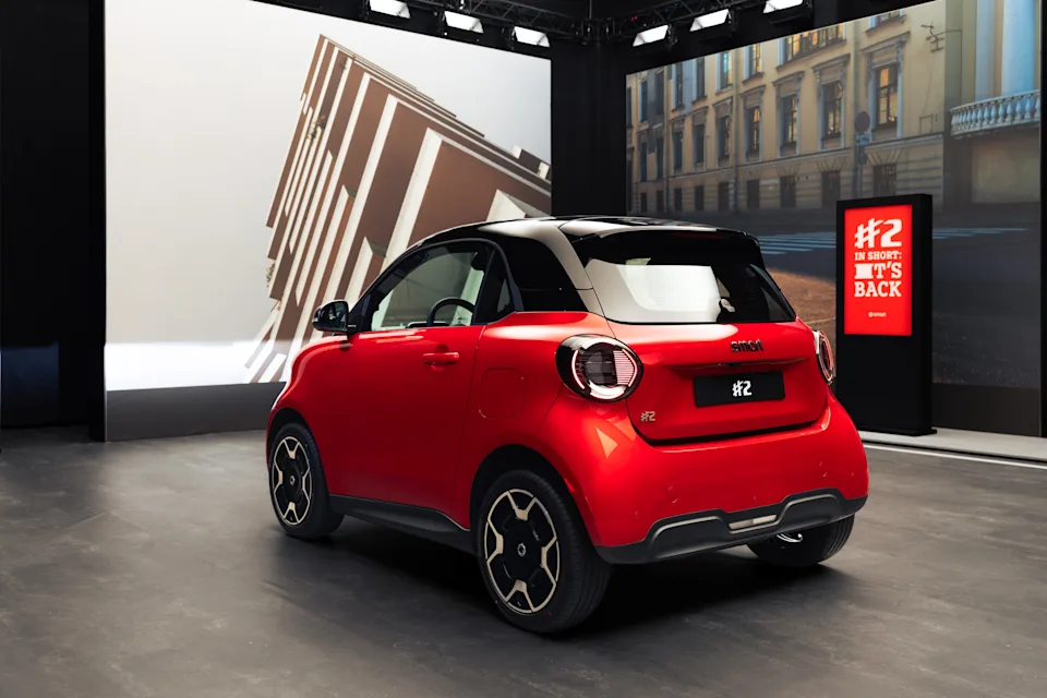 Source: https://d21buns5ku92am.cloudfront.net/70298/images/707730-smart_hashtag2_premium_laser%20red_cmyk_8-ed3b6e-original-1791270819.jpg (media.smart.com/sv-SE press release 273056) — press image, editorial use, downscaled to 4096 px. Run: 2026-10-14