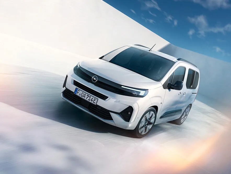 Source: https://www.opel.se/content/dam/opel/master/vehicles/combo-life/my2400/combo-e-life/4x3/OPEL-COMBO-LIFE-MY2023-BEV-partial-e-mobility_4x3.jpg — opel.se (Wismo, Swedish importer), team-cleared 2026-10-05. Run: 2026-10-07