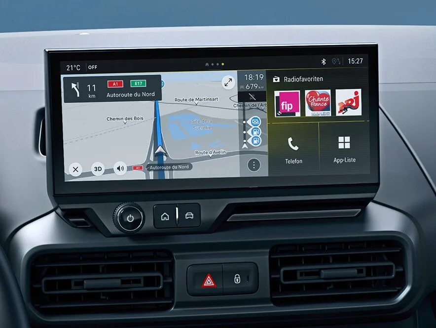 Source: https://www.opel.se/content/dam/opel/master/vehicles/combo-life/my2400/combo-e-life/4x3/OPEL-COMBO-LIFE-MY2023-BEV-partial-connectility-navigation_4x3-1.jpg — opel.se (Wismo, Swedish importer), team-cleared 2026-10-05. Run: 2026-10-07